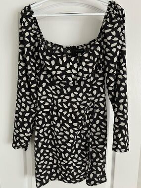 PrettyLittleThing Women's Black and White Printed Long-Sleeve Dress